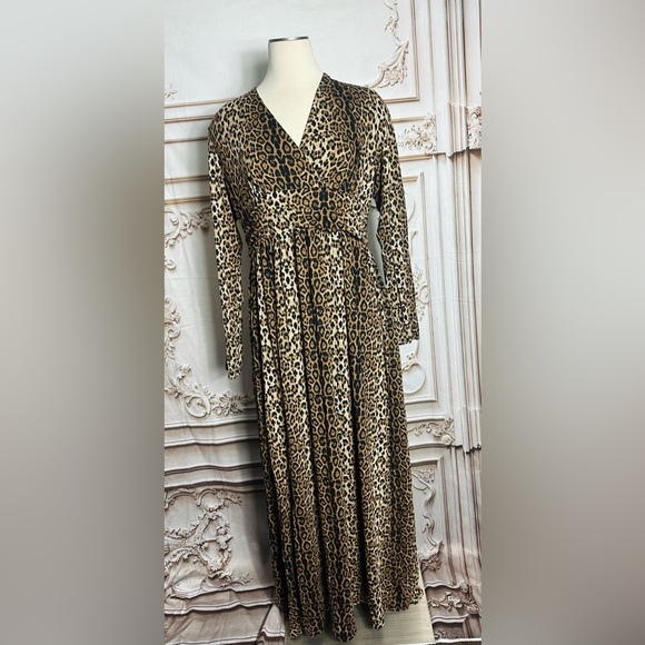 Leopard Print Long Sleeve V-Neck Maxi Dress - Tan/Black - Picture 2 of 5